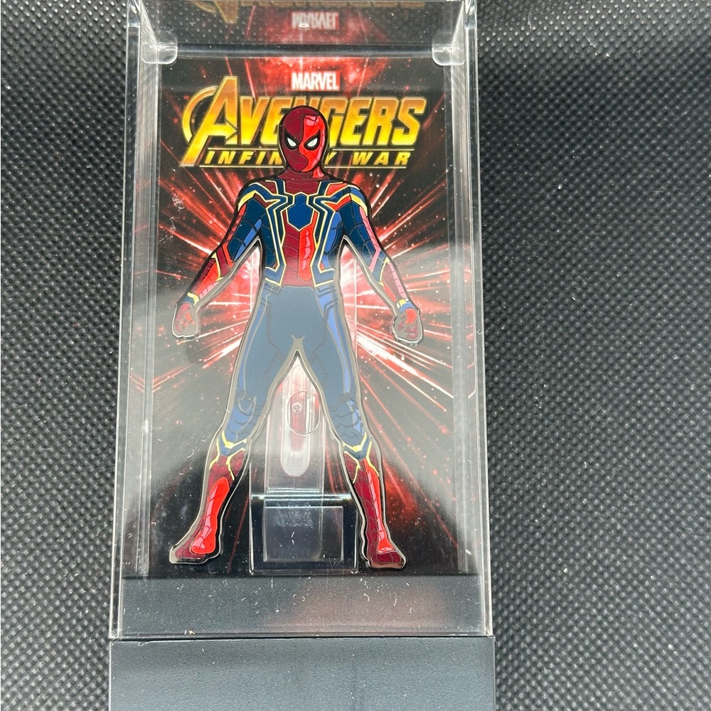 FiGPiN Iron Spider #111 Marvel Avengers Infinity War Enamel Pin Collectible Case